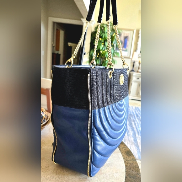 Henri Bendel No. 7 Blue Quilted Leather Expandable Zipper Shoulder Bag NWOT - Picture 7 of 16